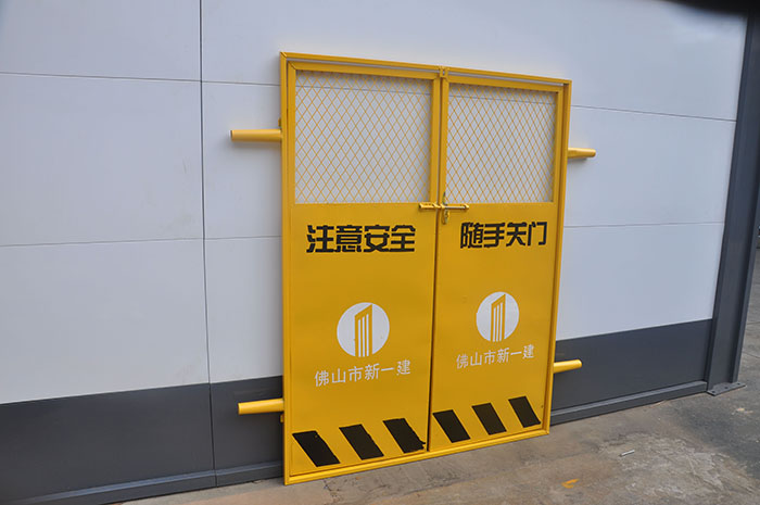 臨邊防護(hù)欄與立柱怎么連接？ 